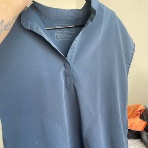 HARBOR BLUE RAEFAELLA FIGS SCRUB TOP SZ MEDIUM